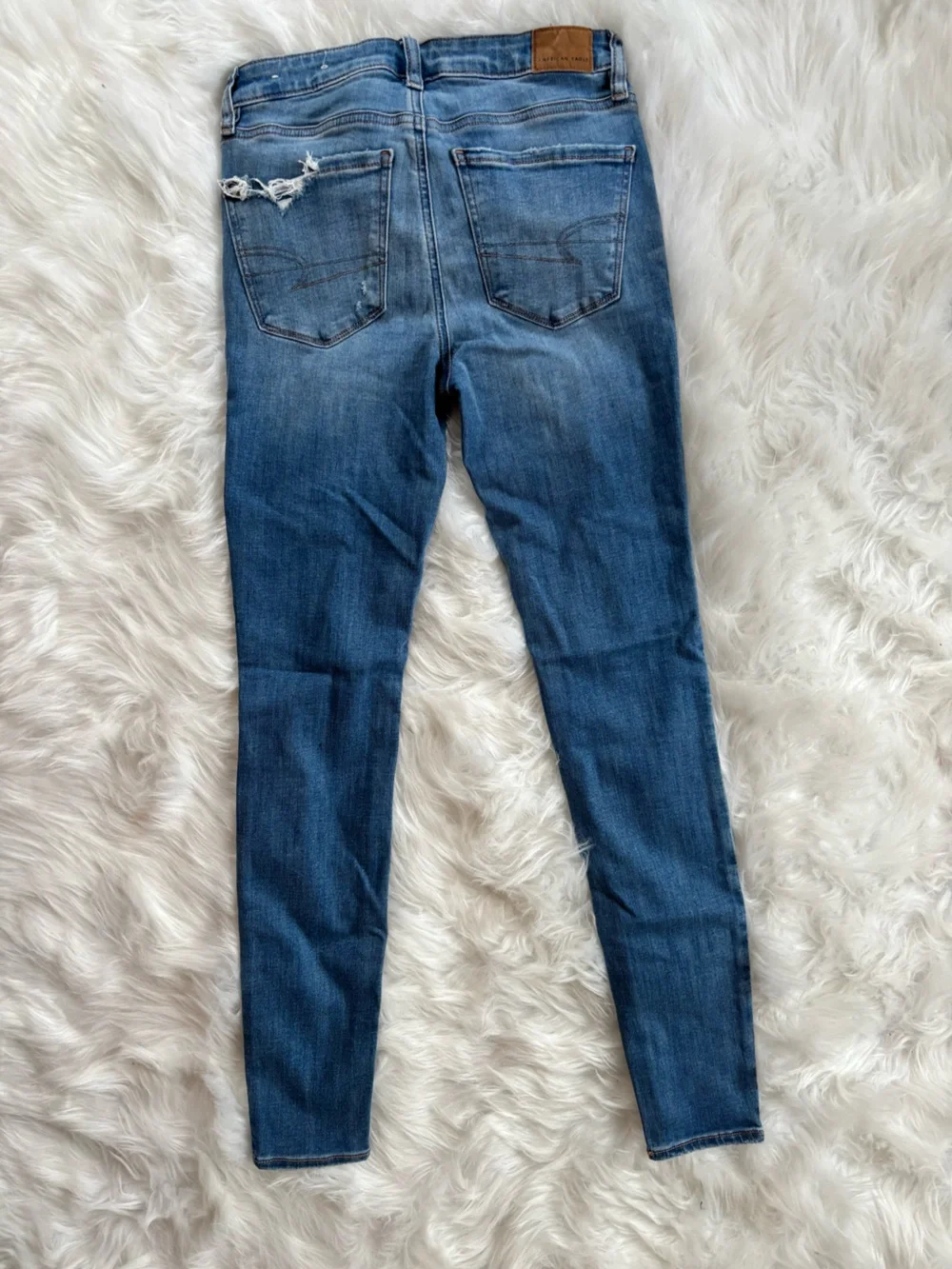 American Eagle Outfitters Women's Distressed Blue Skinny Jeans size 2